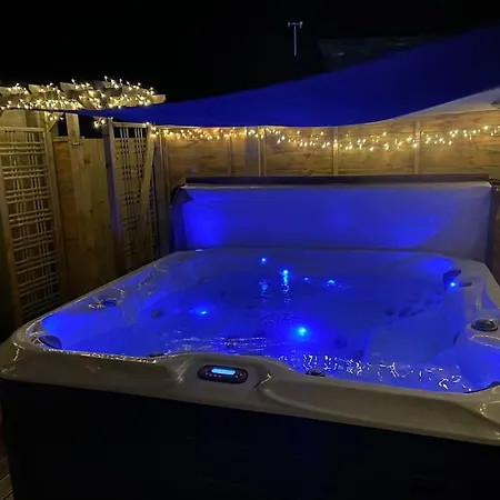 Rural 5* Rookby Cottage, With Large Hot Tub *