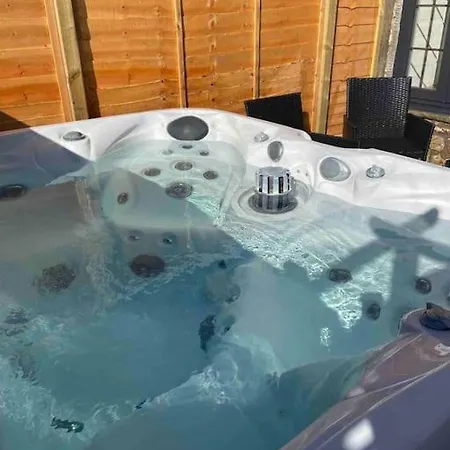 Rural 5* Rookby Cottage, With Large Hot Tub Apartament