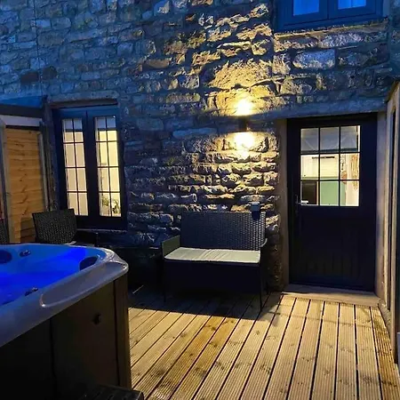 Rural 5* Rookby Cottage, With Large Hot Tub