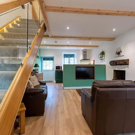 Rural 5* Rookby Cottage, With Large Hot Tub Apartment