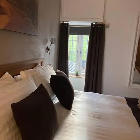 Rural 5* Rookby Cottage, With Large Hot Tub Apartment