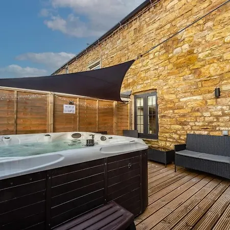 Rural 5* Rookby Cottage, With Large Hot Tub * Winton (Cumbria)